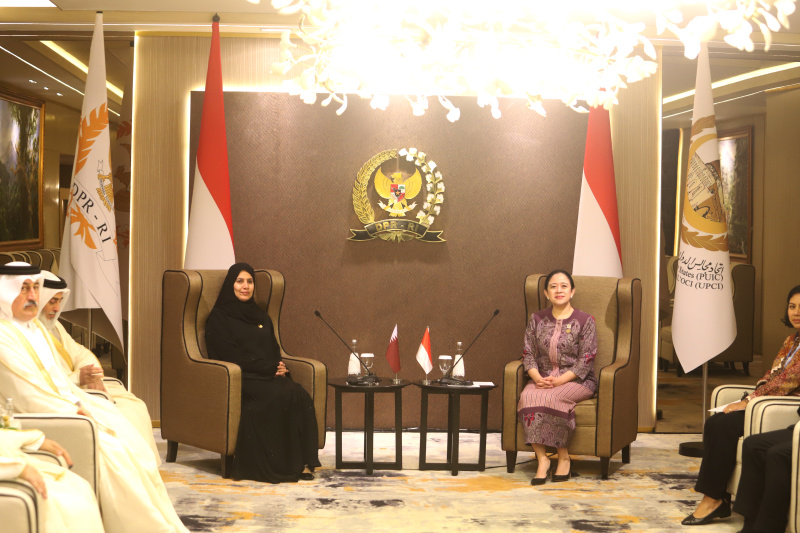 Ketua DPR Puan Maharani melakukan pertemuan bilateral dengan Wakil Ketua Parlemen Qatar Hamda Binti Hassan di sela-sela Konferensi ke-19 PUIC membahas kerja sama Pertahanan dan Pemberdayaan Perempuan (Ashar/SinPo.id)