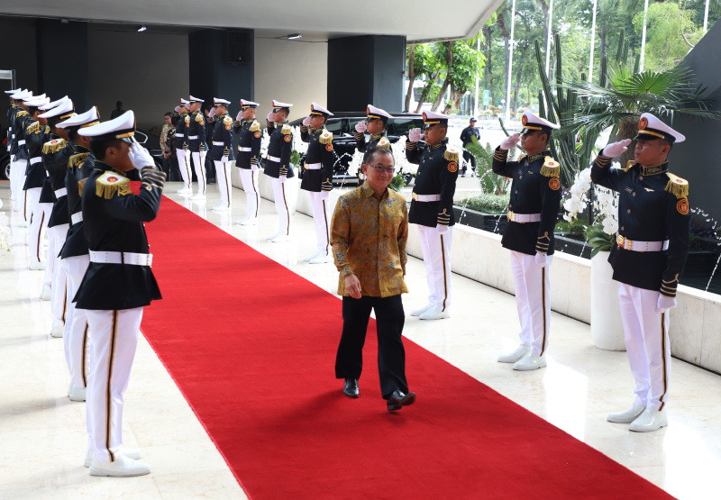 Ketua DPR RI Puan Maharani menerima kunjungan kehormatan Ketua Parlemen Singapura Seah Kian Peng di Gedung Parlemen (Ashar/SinPo.id)