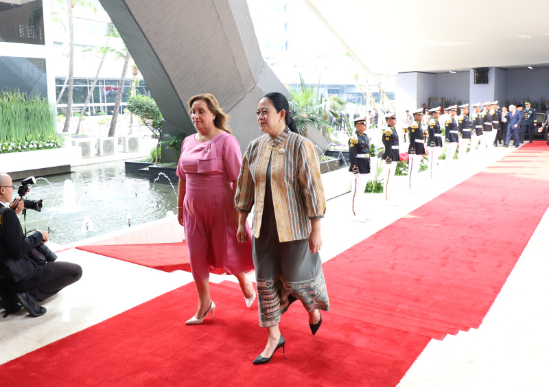 Ketua DPR RI Puan Maharani menerima kunjungan kenegaraan Presiden Republik Peru Dina Ercilia Boluarte Zegarra di Gedung Nusantara (Ashar/SinPo.id)