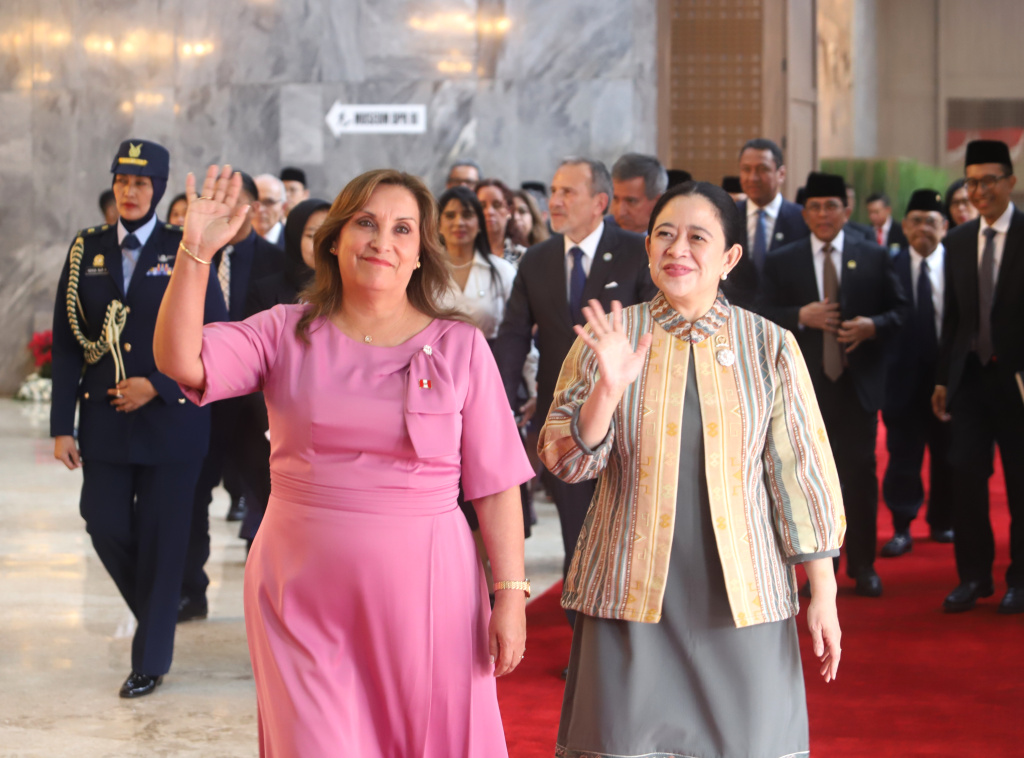 Ketua DPR RI Puan Maharani menerima kunjungan kenegaraan Presiden Republik Peru Dina Ercilia Boluarte Zegarra di Gedung Nusantara (Ashar/SinPo.id)