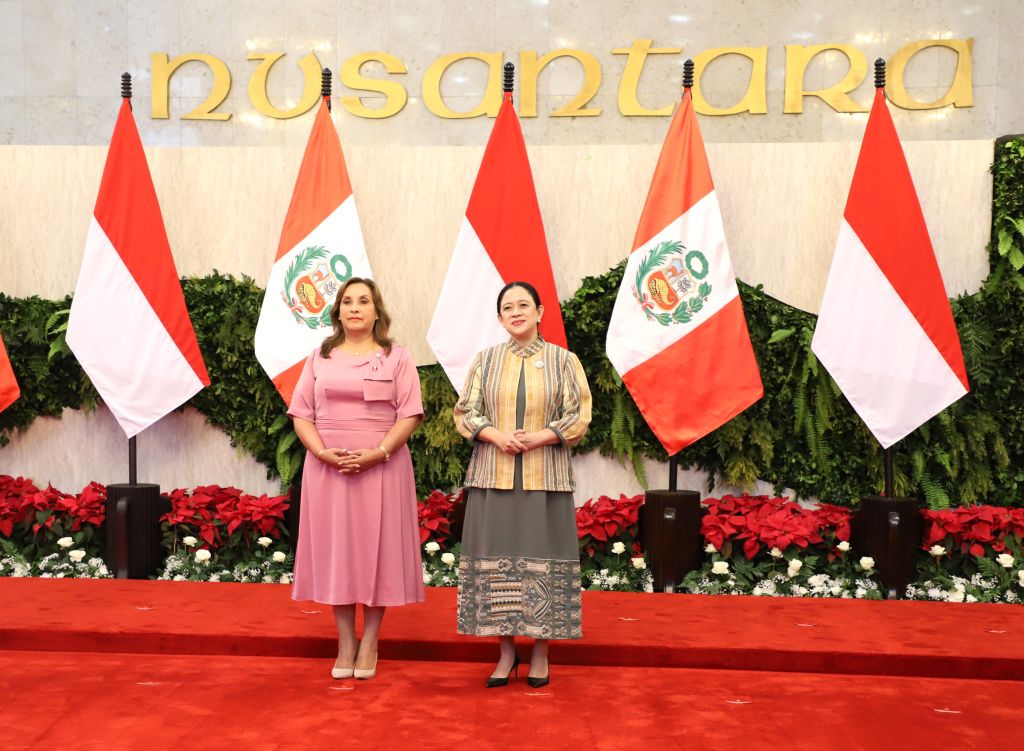 Ketua DPR RI Puan Maharani menerima kunjungan kenegaraan Presiden Republik Peru Dina Ercilia Boluarte Zegarra di Gedung Nusantara (Ashar/SinPo.id)