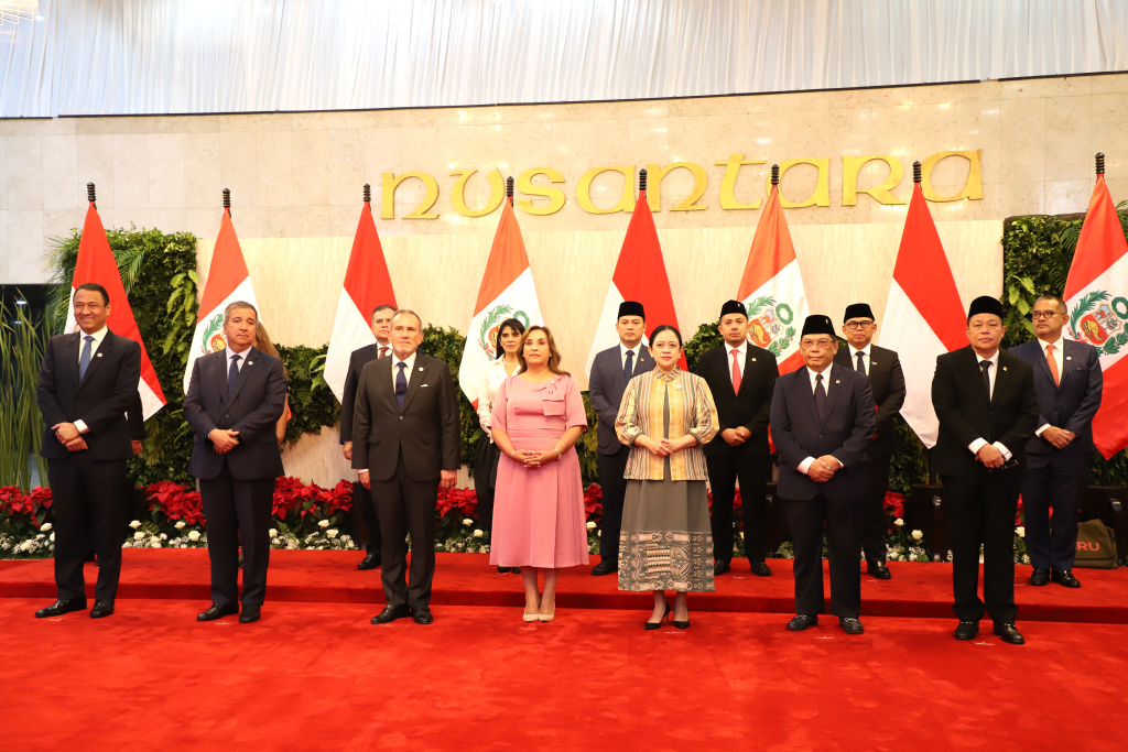 Ketua DPR RI Puan Maharani menerima kunjungan kenegaraan Presiden Republik Peru Dina Ercilia Boluarte Zegarra di Gedung Nusantara (Ashar/SinPo.id)