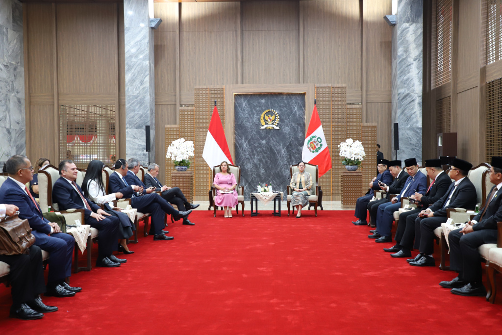 Ketua DPR RI Puan Maharani menerima kunjungan kenegaraan Presiden Republik Peru Dina Ercilia Boluarte Zegarra di Gedung Nusantara (Ashar/SinPo.id)