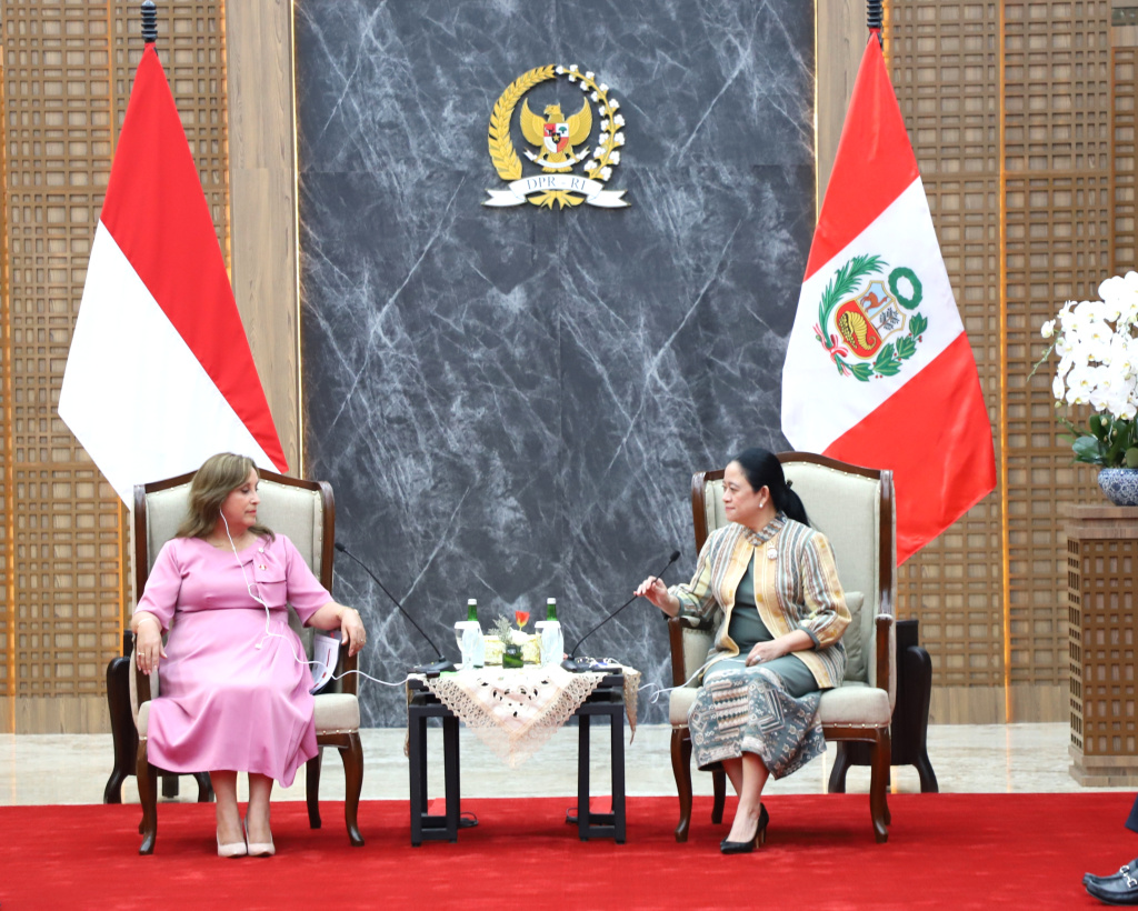 Ketua DPR RI Puan Maharani menerima kunjungan kenegaraan Presiden Republik Peru Dina Ercilia Boluarte Zegarra di Gedung Nusantara (Ashar/SinPo.id)