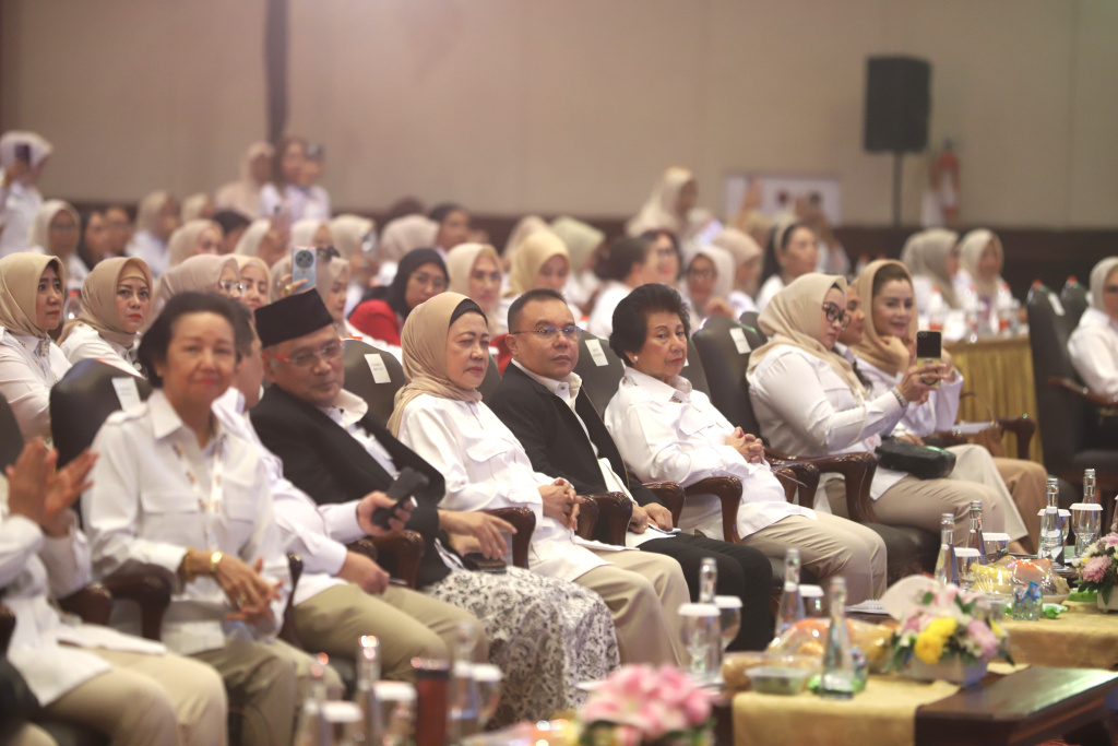 Wakil Ketua DPR RI sekaligus juga Ketua Harian DPP Gerindra Prof Sufmi Dasco Ahmad resmi membuka munas PIRA (Ashar/SinPo.id)