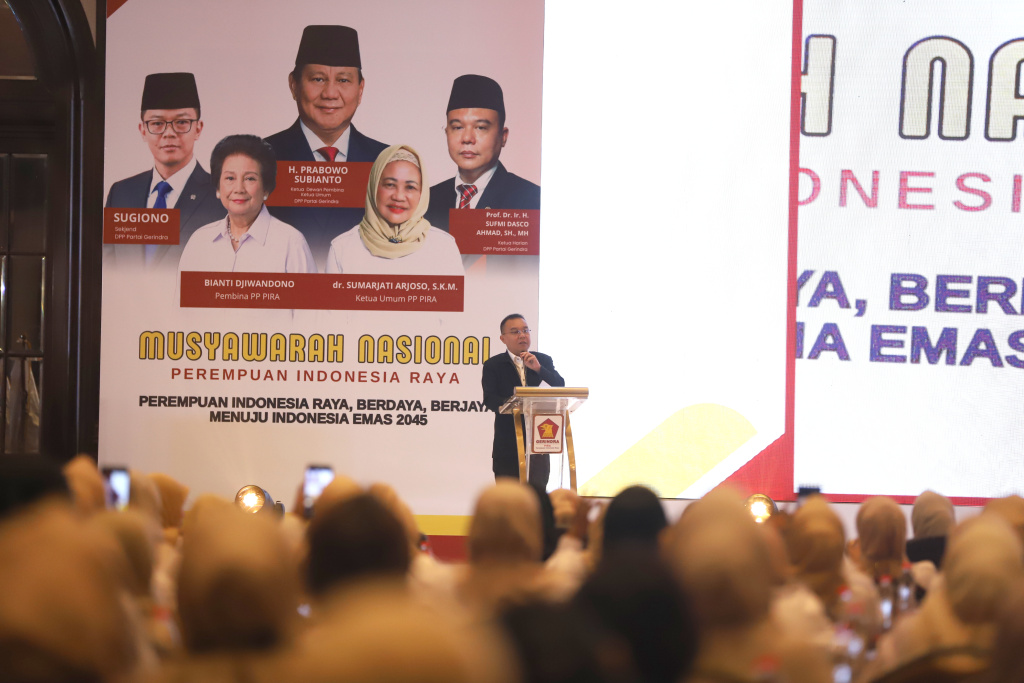 Wakil Ketua DPR RI sekaligus juga Ketua Harian DPP Gerindra Prof Sufmi Dasco Ahmad resmi membuka munas PIRA (Ashar/SinPo.id)