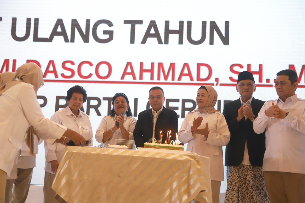 Wakil Ketua DPR RI sekaligus juga Ketua Harian DPP Gerindra Prof Sufmi Dasco Ahmad resmi membuka munas PIRA (Ashar/SinPo.id)