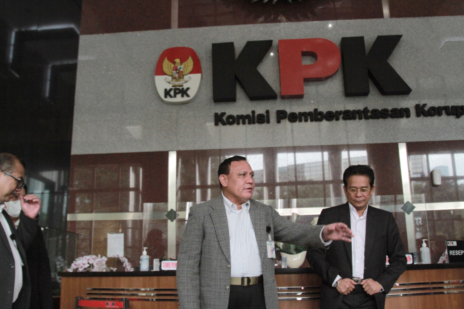 Ketua KPK Firli Bahuri memberikan ucapan selamat Hari Pers Nasional kepada Insan Pers di KPK (Ashar/SinPo.id)