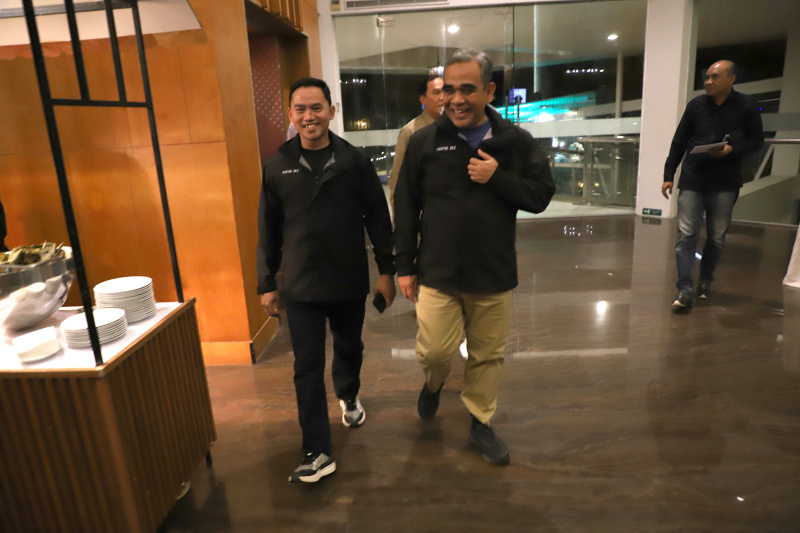 Ketua MPR RI Ahmad Muzani menggelar ramah tamah bersama para media Koordinatoriat Wartawan Parlemen di Lombok (Ashar/SinPo.id)