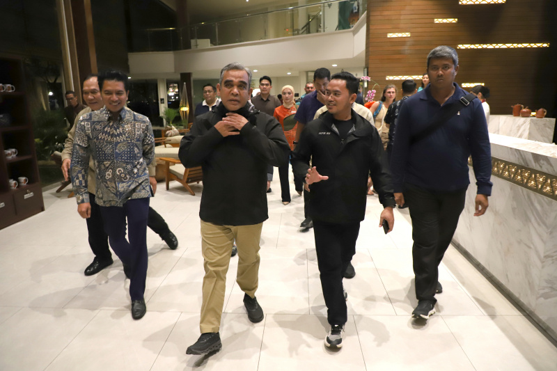 Ketua MPR RI Ahmad Muzani menggelar ramah tamah bersama para media Koordinatoriat Wartawan Parlemen di Lombok (Ashar/SinPo.id)