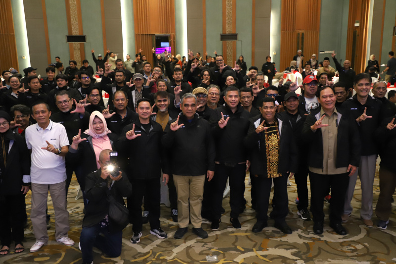 Ketua MPR RI Ahmad Muzani menggelar ramah tamah bersama para media Koordinatoriat Wartawan Parlemen di Lombok (Ashar/SinPo.id)