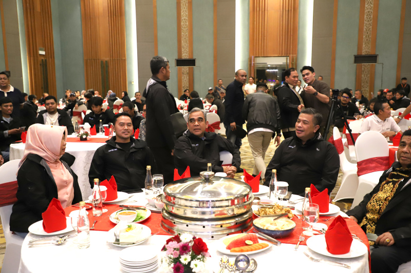 Ketua MPR RI Ahmad Muzani menggelar ramah tamah bersama para media Koordinatoriat Wartawan Parlemen di Lombok (Ashar/SinPo.id)
