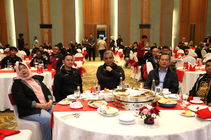 Ketua MPR RI Ahmad Muzani menggelar ramah tamah bersama para media Koordinatoriat Wartawan Parlemen di Lombok (Ashar/SinPo.id)