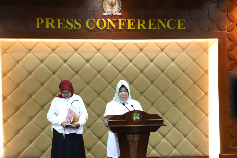 Sekjen MPR Siti Fauziah memberikan keterangan pers menyampaikan bahwa dalam Rapim tersebut membahas persiapan pelaksanaan pidato Presiden dalam sidang tahunan (Ashar/SinPo.id)