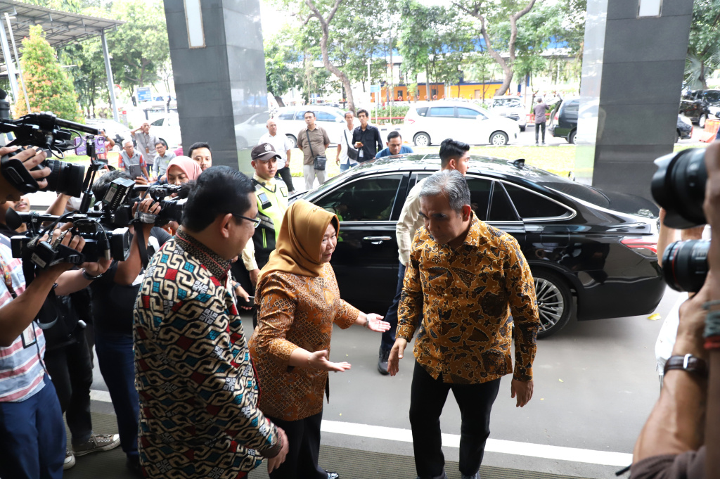 Ketua MPR RI Ahmad Muzani Sambangi BPK RI bersilaturahmi dan membahas isu strategis terkait pengelolaan keuangan negara (Ashar/SinPo.id)