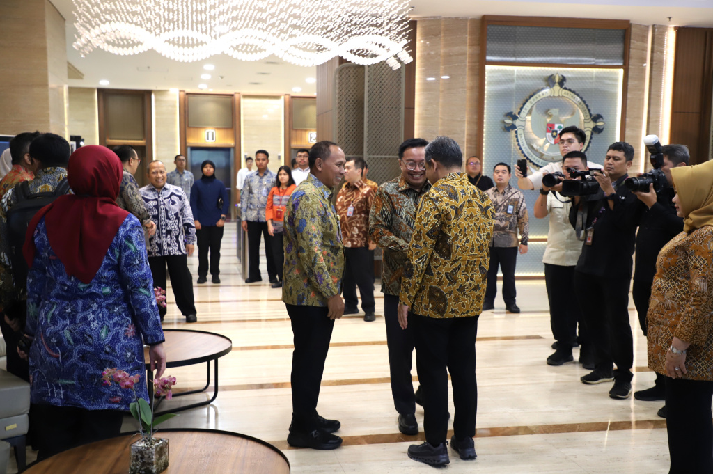 Ketua MPR RI Ahmad Muzani Sambangi BPK RI bersilaturahmi dan membahas isu strategis terkait pengelolaan keuangan negara (Ashar/SinPo.id)