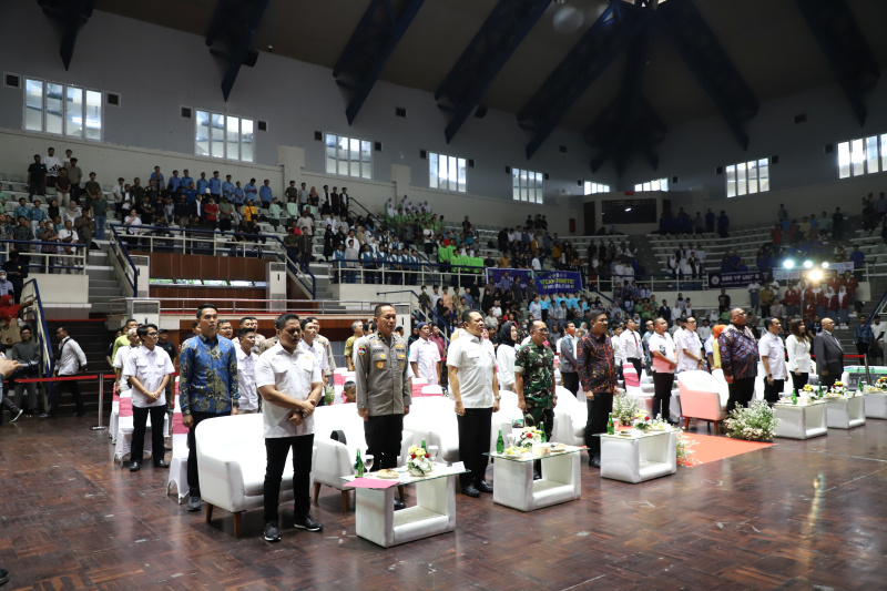 Ketua MPR RI Bambang Soesatyo Buka Turnamen Robotik Indonesia Piala Ketua MPR RI di Gor Pedepokan Pencak Silat TMII (Ashar/SinPo.id)