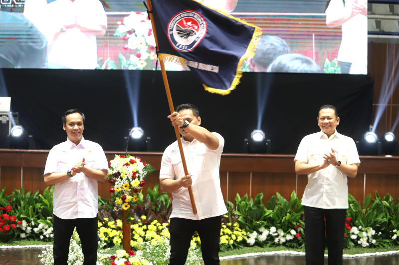 Ketua MPR RI Bambang Soesatyo Buka Turnamen Robotik Indonesia Piala Ketua MPR RI di Gor Pedepokan Pencak Silat TMII (Ashar/SinPo.id)