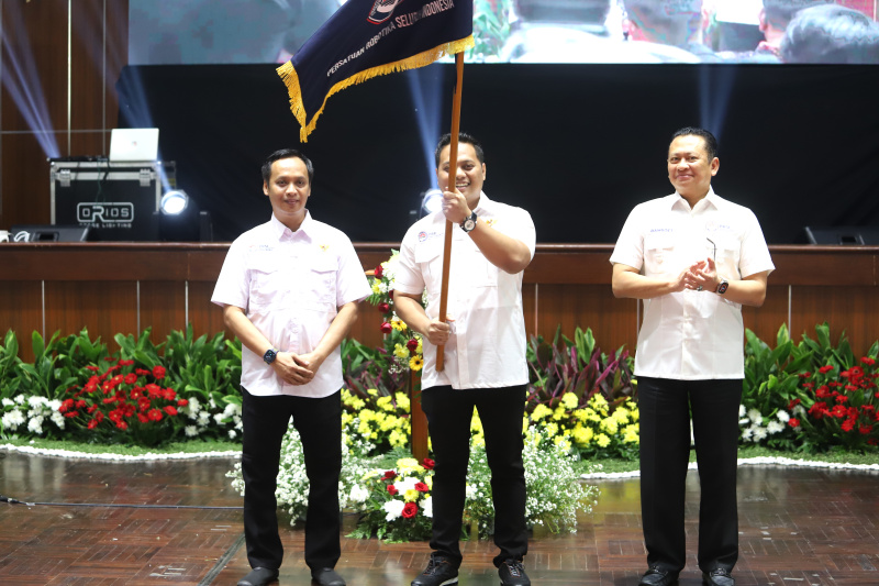 Ketua MPR RI Bambang Soesatyo Buka Turnamen Robotik Indonesia Piala Ketua MPR RI di Gor Pedepokan Pencak Silat TMII (Ashar/SinPo.id)