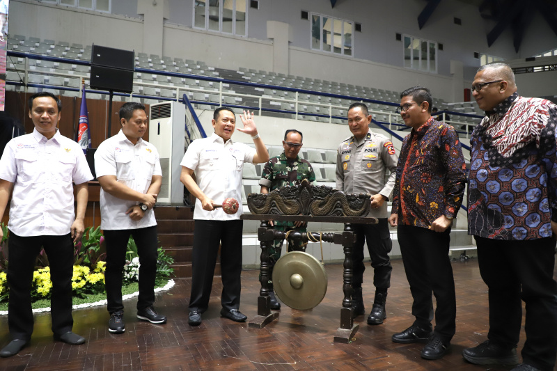 Ketua MPR RI Bambang Soesatyo Buka Turnamen Robotik Indonesia Piala Ketua MPR RI di Gor Pedepokan Pencak Silat TMII (Ashar/SinPo.id)