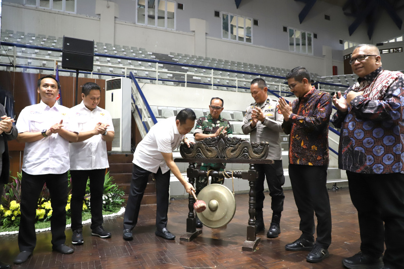 Ketua MPR RI Bambang Soesatyo Buka Turnamen Robotik Indonesia Piala Ketua MPR RI di Gor Pedepokan Pencak Silat TMII (Ashar/SinPo.id)