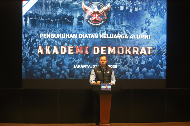 Ketua Umum Partai Demokrat AHY menghadiri diskusi demokrasi politik global dan pengukuhan Alumni Akademi Demokrat di gedung DPP Demokrat (Ashar/SinPo.id)