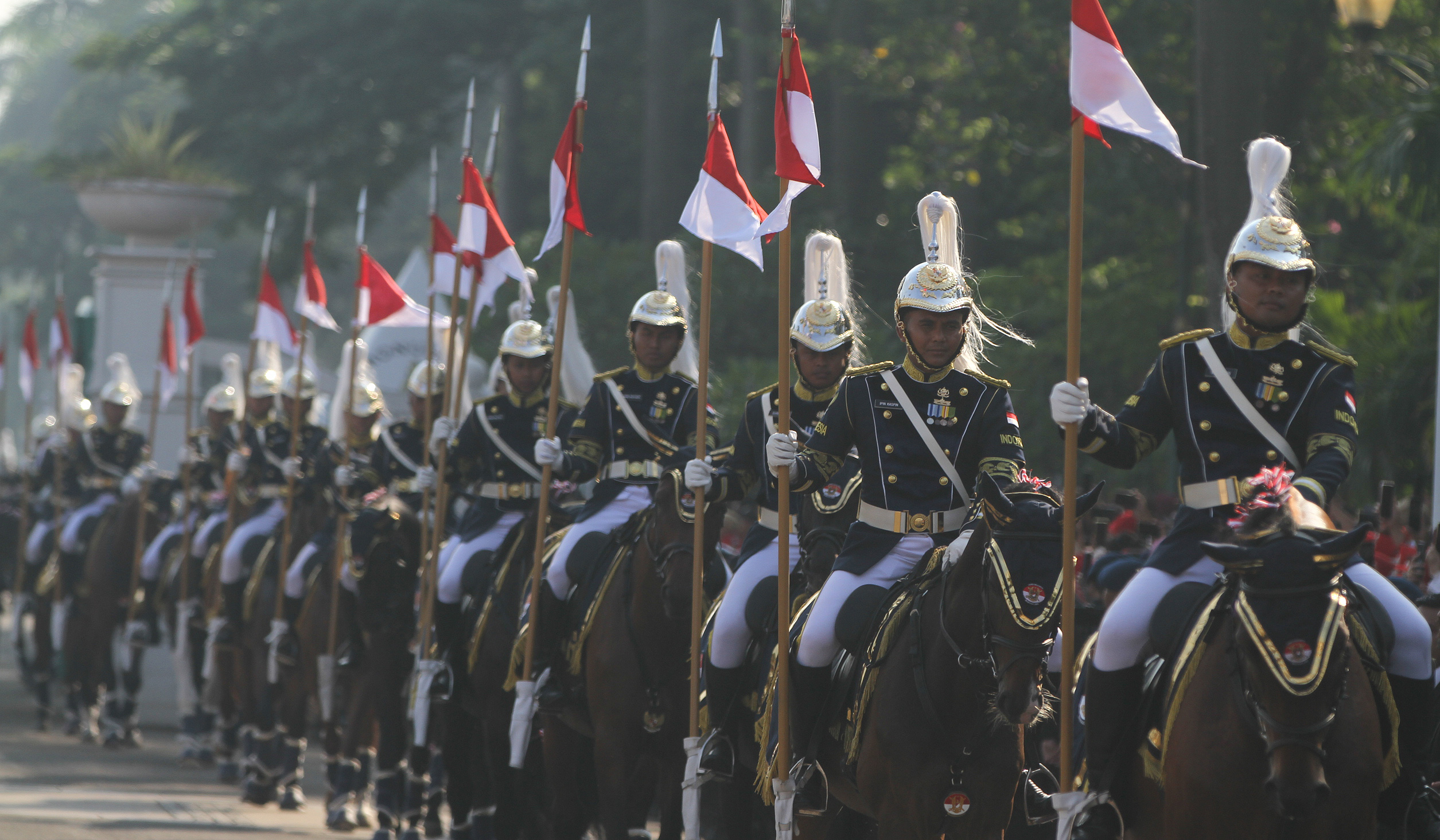 Kirab Bendera Pusaka. (Agus Priatna/SinPo.id)
