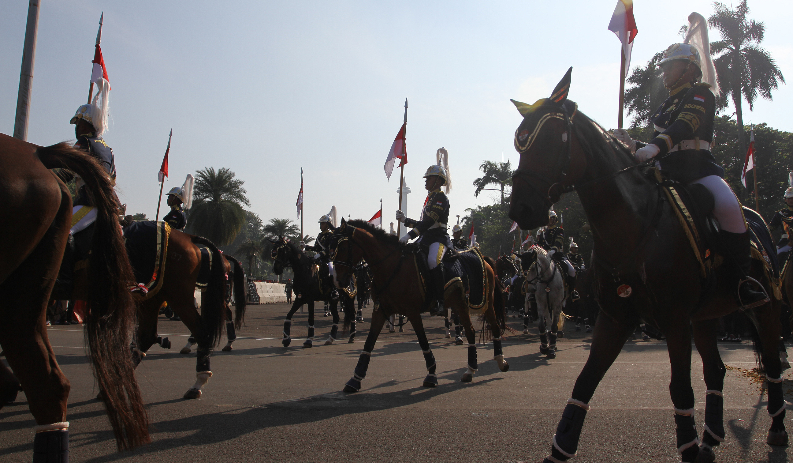 Kirab Bendera Pusaka. (Agus Priatna/SinPo.id)