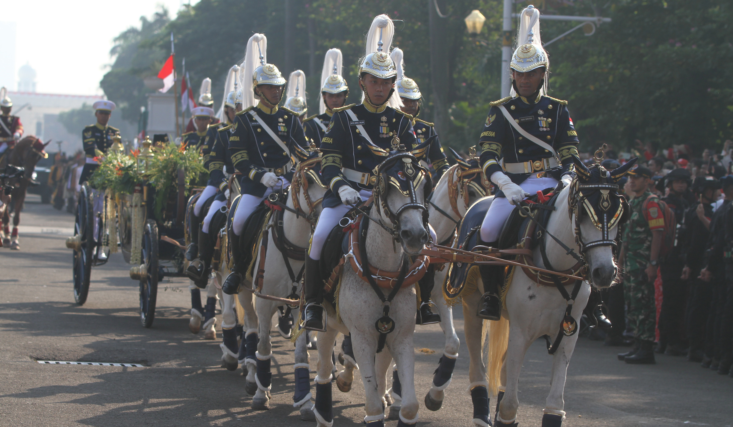 Kirab Bendera Pusaka. (Agus Priatna/SinPo.id)