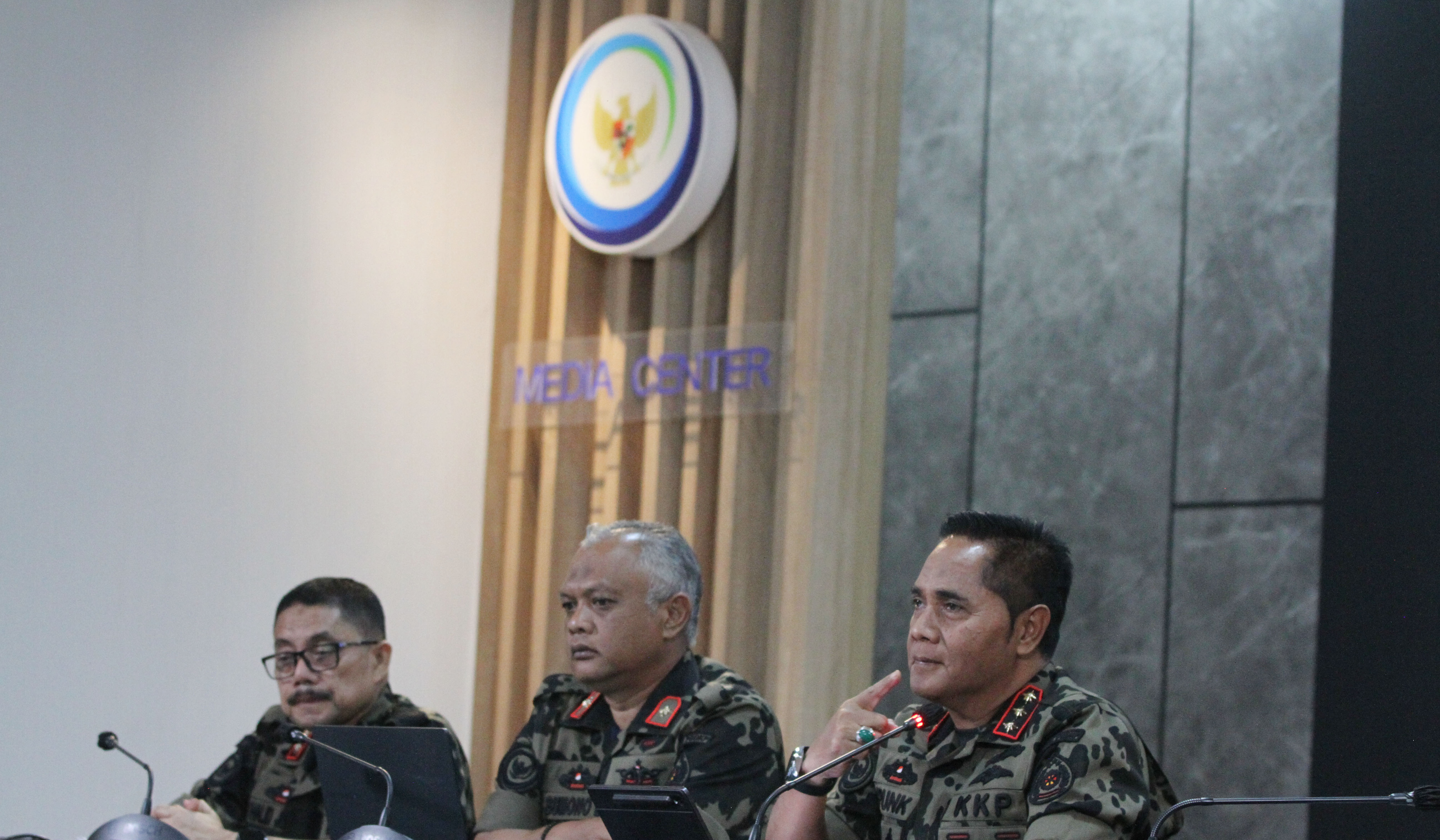 Konferensi pers pengungkapan illegal fishing. (Agus Priatna/SinPo.id)