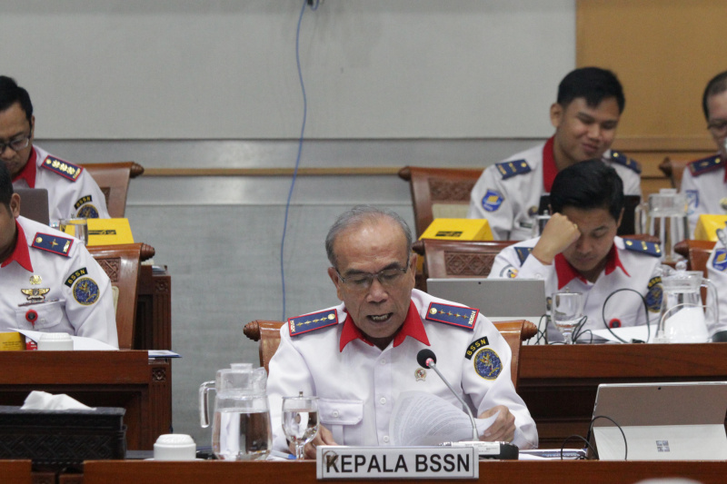 Komisi I DPR gelar raker dengan Kepala BSSN Hinsa Siburian membahas program 100 hari kerja (Ashar/SinPo.id)