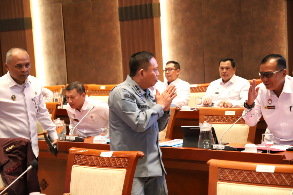 Komisi I DPR menggelar raker dengan BSSN dan Bakamla bahas Anggaran 2026 (Ashar/SinPo.id)