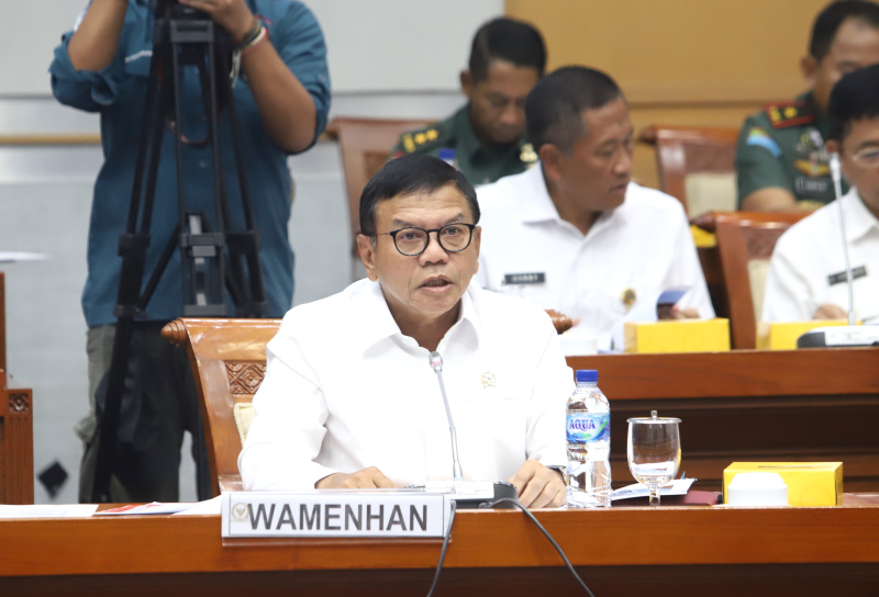 Komisi I DPR gelar raker dengan Wamenhan Muhammad Herindra membahas Persetujuan Penerimaan Hibah Alpalhankam dari dan luar (Ashar/SinPo.id)