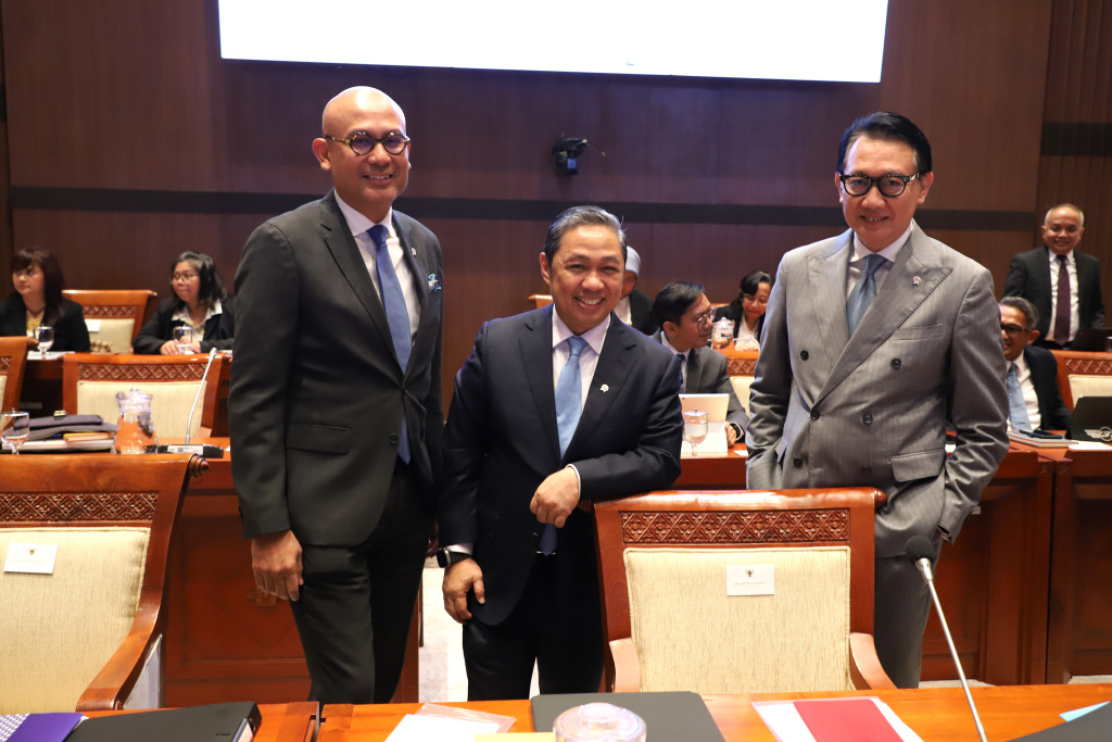 Komisi I DPR gelar raker dengan Kementerian Luar Negeri membahas Anggaran TA 2026 (Ashar/SinPo.id)