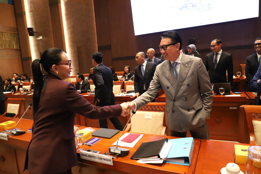 Komisi I DPR gelar raker dengan Kementerian Luar Negeri membahas Anggaran TA 2026 (Ashar/SinPo.id)
