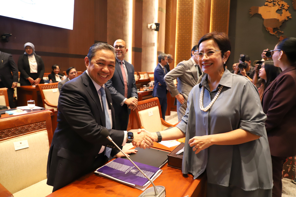 Komisi I DPR gelar raker dengan Kementerian Luar Negeri membahas Anggaran TA 2026 (Ashar/SinPo.id)