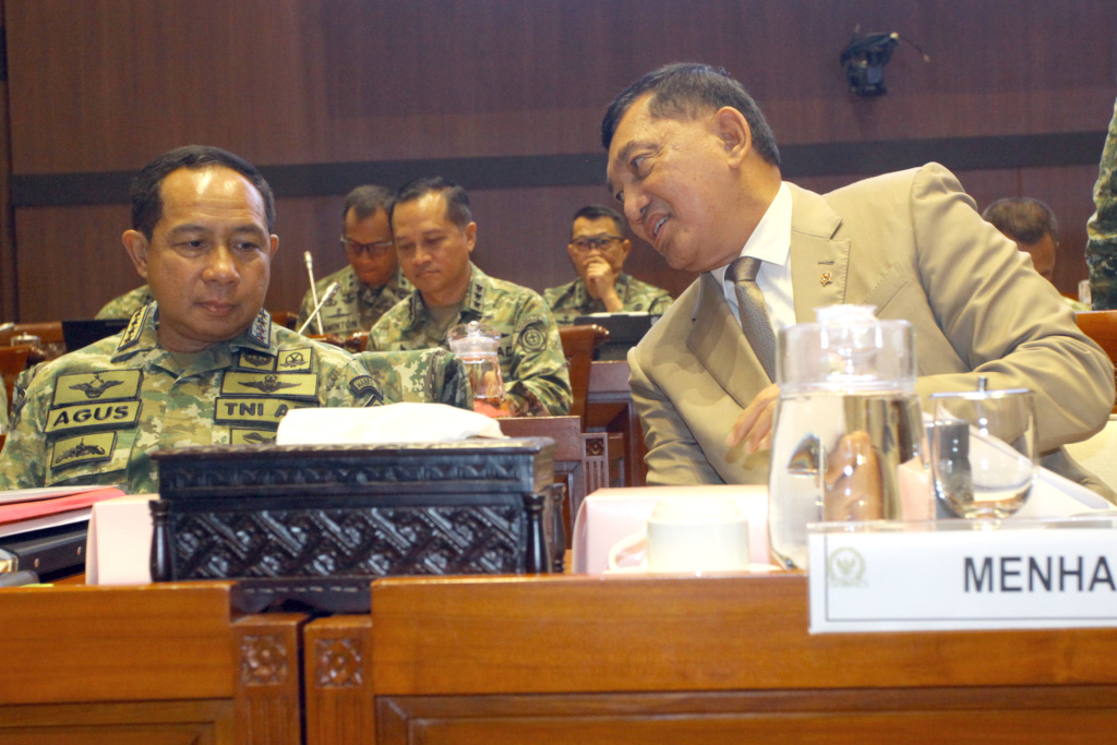 Komisi I DPR gelar raker dengan Menhan Sjafrie Sjamsoeddin membahas perkembangan dinamika geopolitik terkini dan pasukan perdamaian di Timur Tengah (Ashar/SinPo.id)