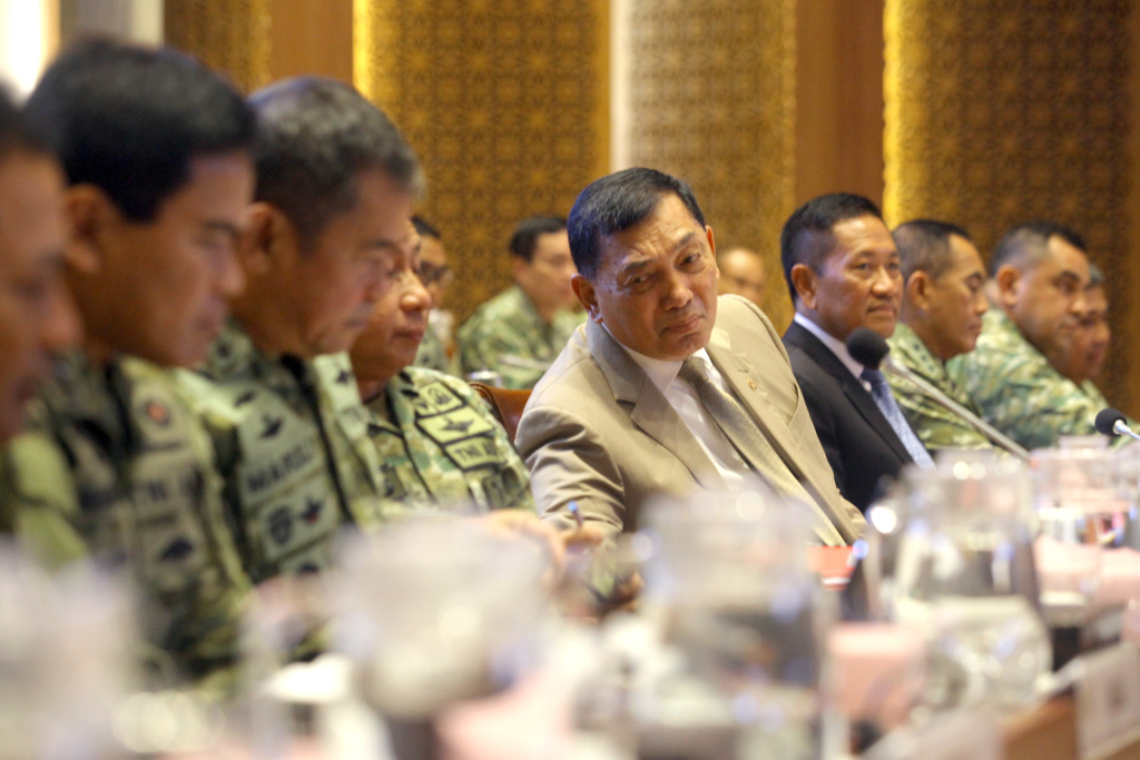 Komisi I DPR gelar raker dengan Menhan Sjafrie Sjamsoeddin membahas perkembangan dinamika geopolitik terkini dan pasukan perdamaian di Timur Tengah (Ashar/SinPo.id)