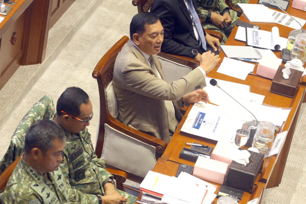 Komisi I DPR gelar raker dengan Menhan Sjafrie Sjamsoeddin membahas perkembangan dinamika geopolitik terkini dan pasukan perdamaian di Timur Tengah (Ashar/SinPo.id)