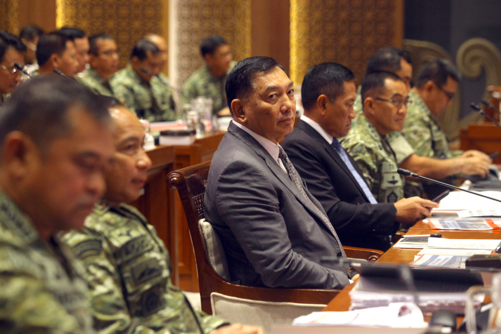 Komisi I DPR menggelar raker dengan Menteri Pertahanan (Menhan) Sjafrie Sjamsoeddin membahas anggaran Kemhan 2027 (Ashar/SinPo.id)