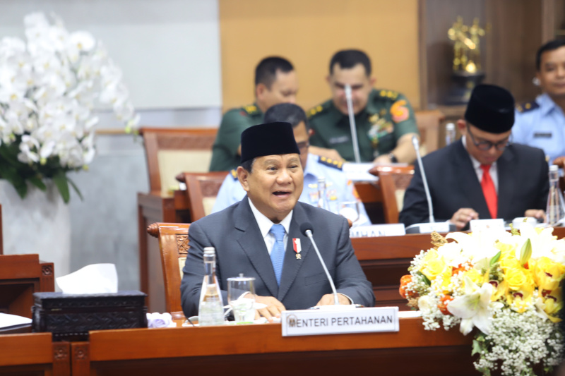 Komisi I DPR gelar Raker terakhir dengan Menhan dan juga Presiden Terpilih Prabowo Subianto membahas kerja sama bidang pertahanan (Ashar/SinPo.id)