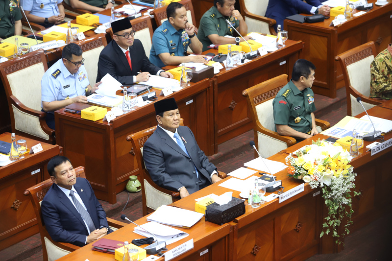 Komisi I DPR gelar Raker terakhir dengan Menhan dan juga Presiden Terpilih Prabowo Subianto membahas kerja sama bidang pertahanan (Ashar/SinPo.id)