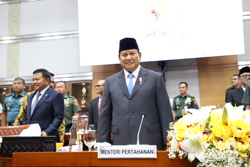 Komisi I DPR gelar Raker terakhir dengan Menhan dan juga Presiden Terpilih Prabowo Subianto membahas kerja sama bidang pertahanan (Ashar/SinPo.id)