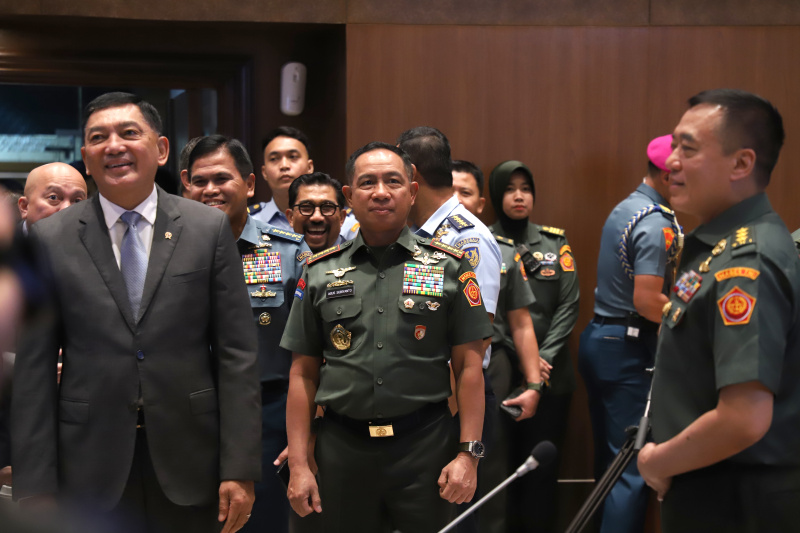 Komisi I DPR gelar raker dengan Menhan dan Panglima TNI membahas isu-isu strategis pertahanan (Ashar/SinPo.id)