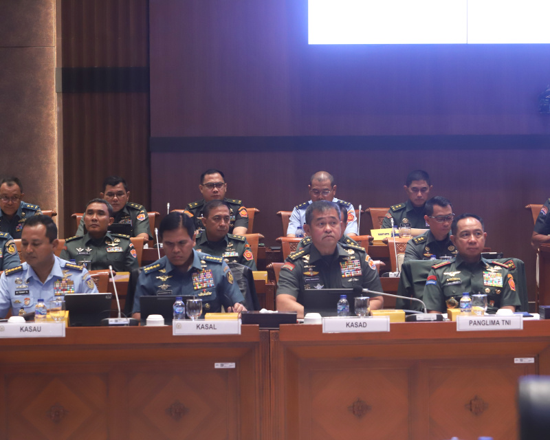 Komisi I DPR gelar raker dengan Menhan dan Panglima TNI membahas isu-isu strategis pertahanan (Ashar/SinPo.id)