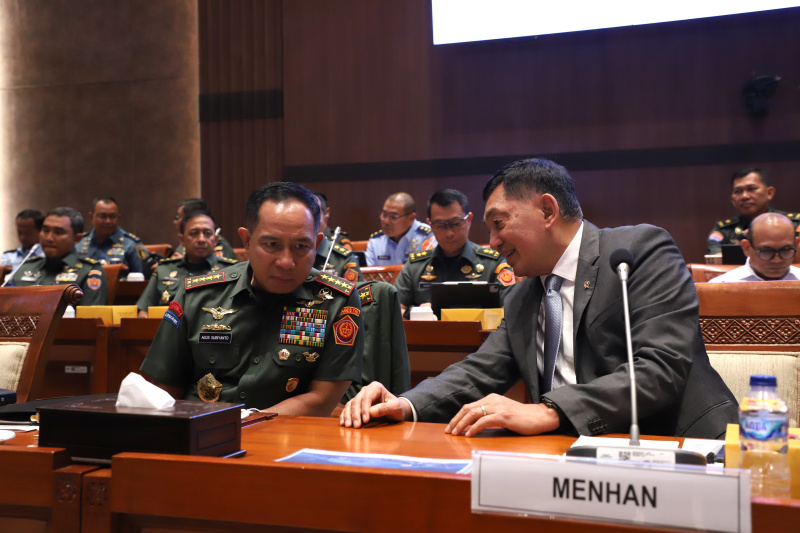 Komisi I DPR gelar raker dengan Menhan dan Panglima TNI membahas isu-isu strategis pertahanan (Ashar/SinPo.id)