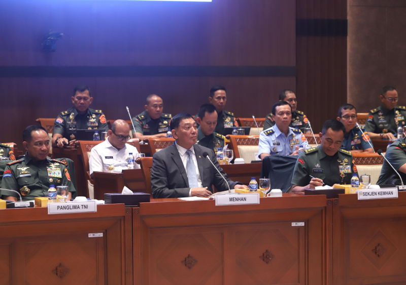 Komisi I DPR gelar raker dengan Menhan dan Panglima TNI membahas isu-isu strategis pertahanan (Ashar/SinPo.id)