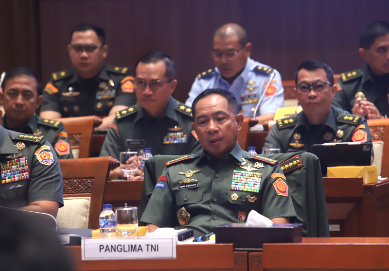 Komisi I DPR gelar raker dengan Menhan dan Panglima TNI membahas isu-isu strategis pertahanan (Ashar/SinPo.id)