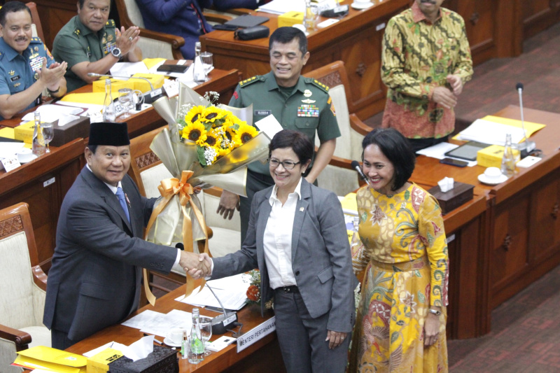 Komisi I DPR gelar Raker terakhir dengan Menhan dan juga Presiden Terpilih Prabowo Subianto membahas kerja sama bidang pertahanan (Ashar/SinPo.id)