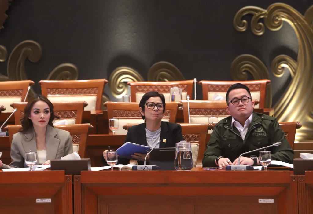 Komisi I DPR menggelar raker dengan Menkomdigi Meutya Hafid membahas Ketahanan Digital Negara (Ashar/SinPo.id)